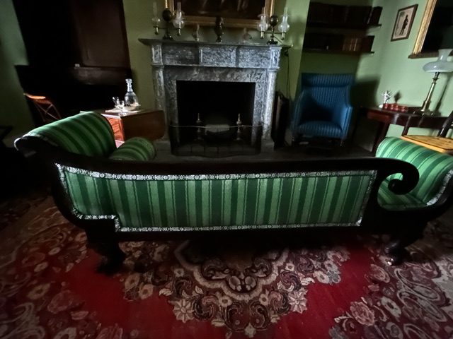 Recumbier (daybed) Hyde Hall figured silk