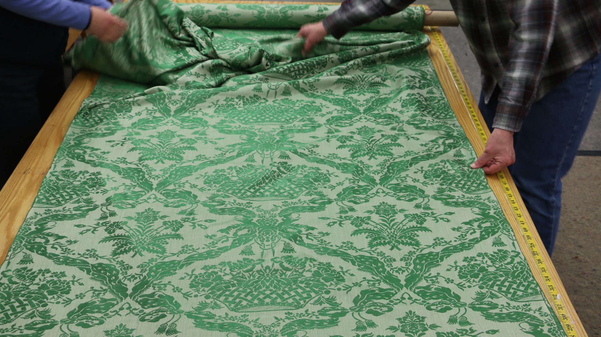 Unrolling basket damask
