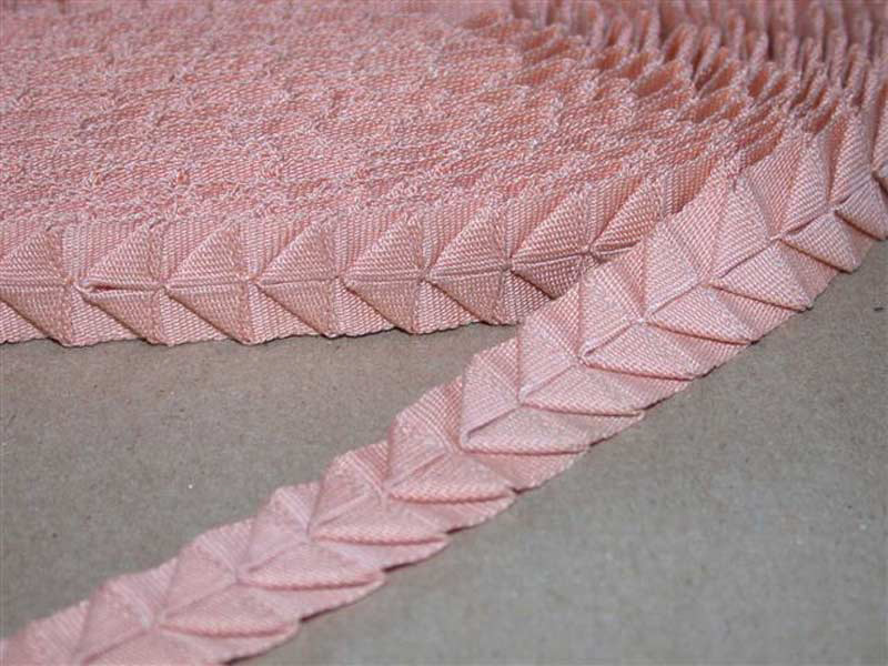 Pointed ribbon trim: we wove the tape first and then pleated and sewed it into shape.