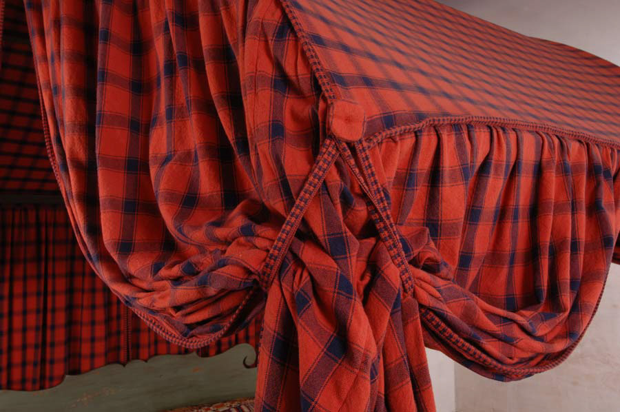 A closeup of the cloth covered buttons and woven tape trim of
the bed above