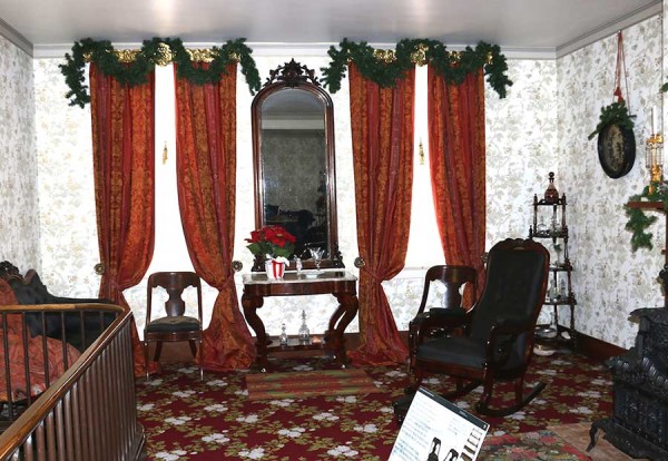 Lincoln Home parlor drapery.